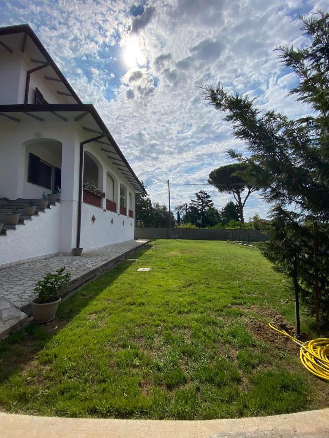 Villa Flora Affittacamere Luni Exterior foto