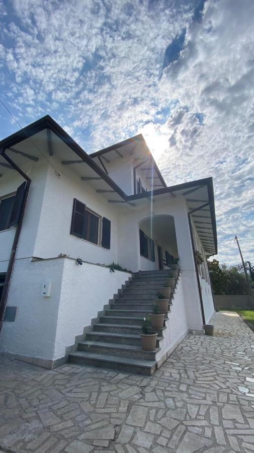 Villa Flora Affittacamere Luni Exterior foto