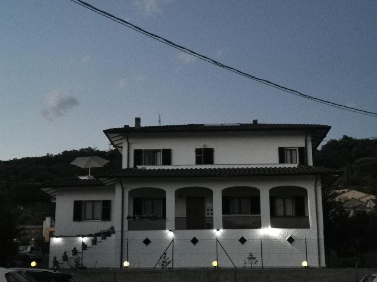 Villa Flora Affittacamere Luni Exterior foto
