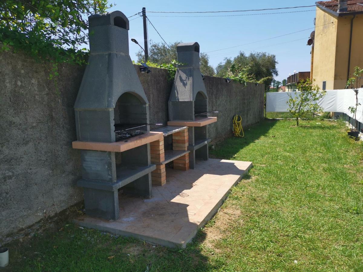 Villa Flora Affittacamere Luni Exterior foto